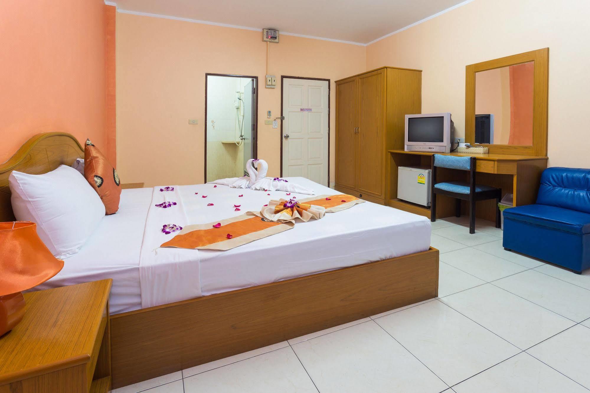 Guesthouse Belvedere Patong Exterior photo