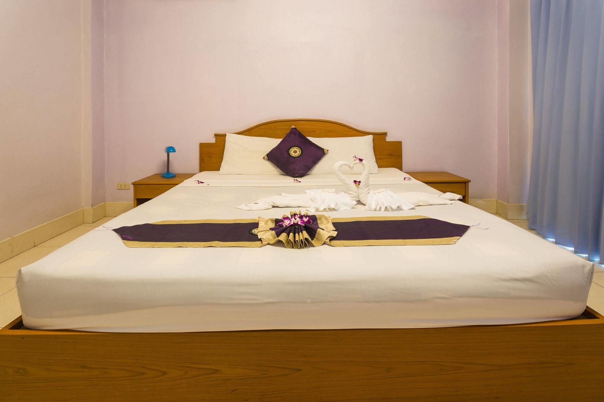 Guesthouse Belvedere Patong Exterior photo