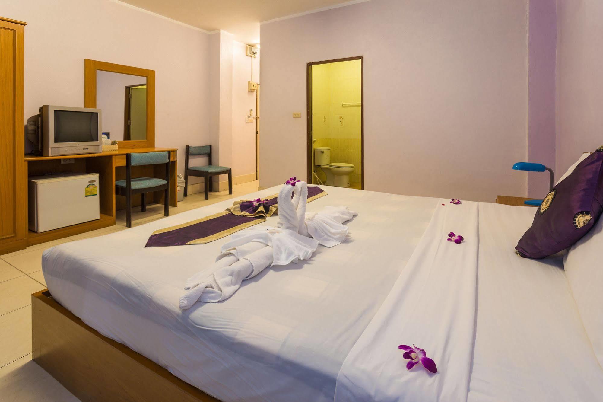 Guesthouse Belvedere Patong Exterior photo