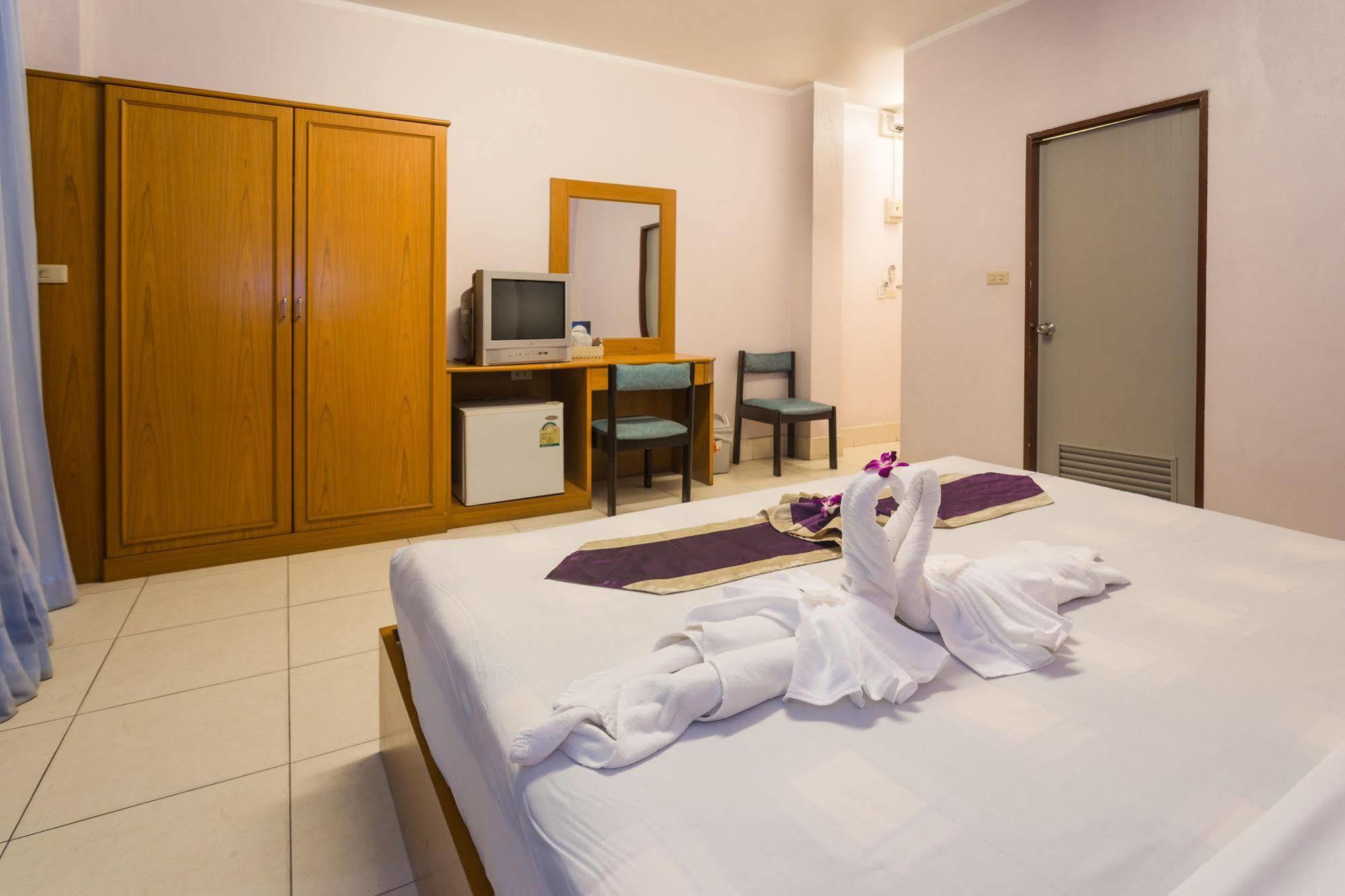 Guesthouse Belvedere Patong Exterior photo